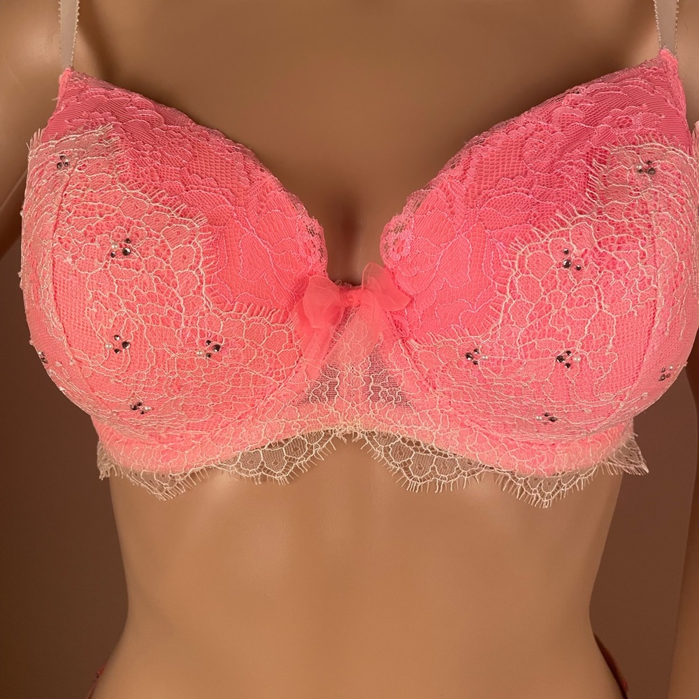 Victoria's Secret Dream Angels Pink and Cream Lace Bra with Underwire